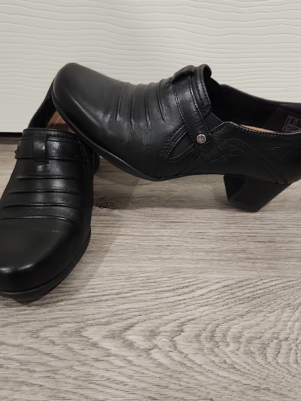Clarks Artisan Rosalyn Nicole Shootie Pumps Womens Size 7.5 Black Leather Heels